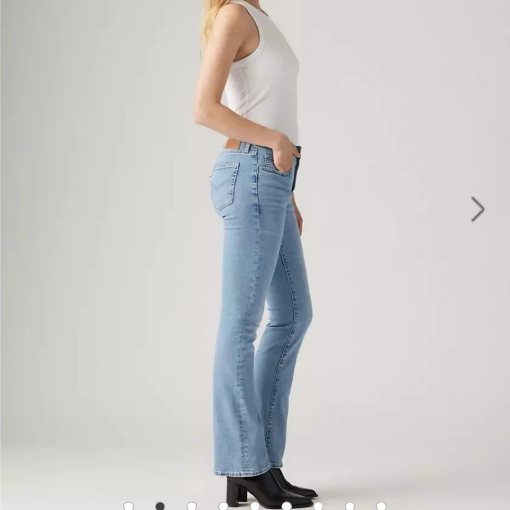 Levi's 725 High Rise Boot cut Denim Jeans - Picture 2 of 9